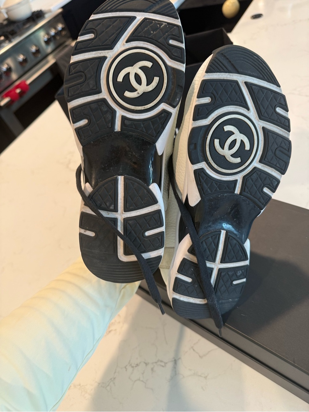 100% Authentic CHANEL White and Black CC Logo Men’s Sneakers - Picture 5 of 8